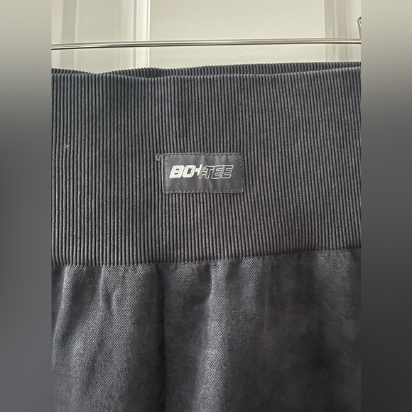 Bo + Tee Size Small Reflex Seamless Acid Wash High-Waisted Leggings in Black - Picture 8 of 8